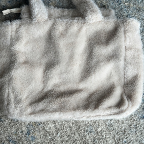 Victoria's Secret cream Tote Bag Plush Cozy Design - Picture 3 of 8